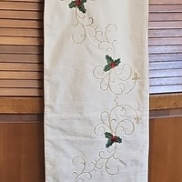 Vintage Chestnut Lane Embroidered Cream Table Runner Holiday Christmas 14 x 71in - Picture 10 of 10